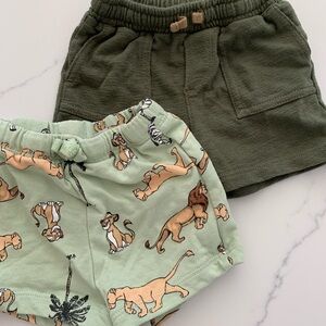 H&M Lion King 6-9mo  baby shorts & Old Navy Green shorts. 
Both like new.